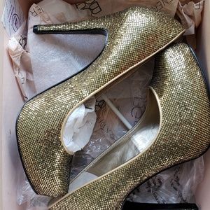 NEW gold glitter BCBG pump heels in 7M